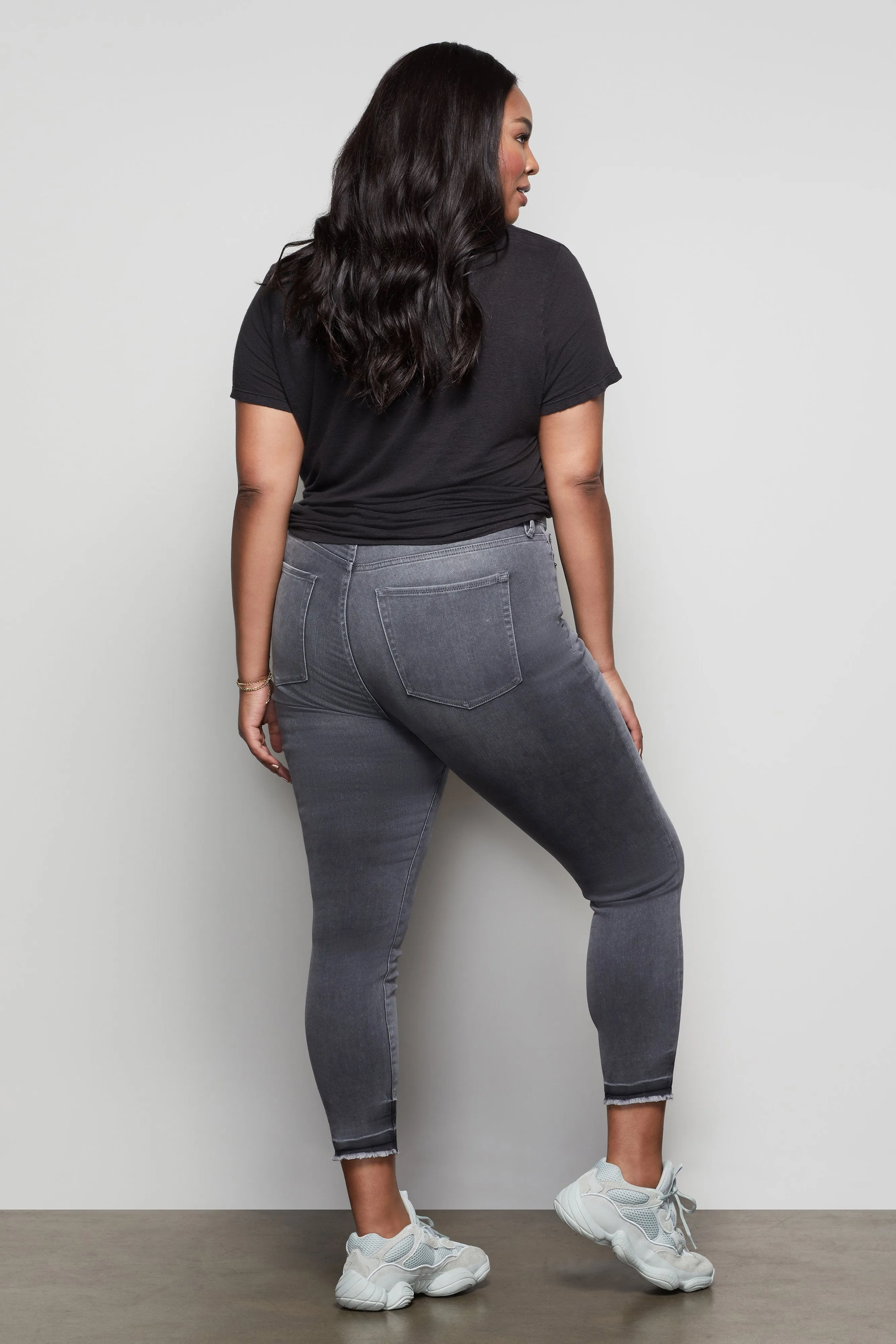 GOOD LEGS CROP RAW EDGE | BLACK071